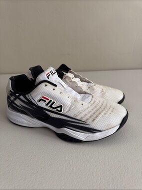 FILA woman’s sneaker sz 9